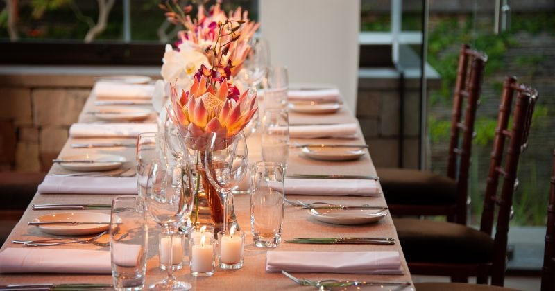 How to decorate a table  - Table Centerpiece