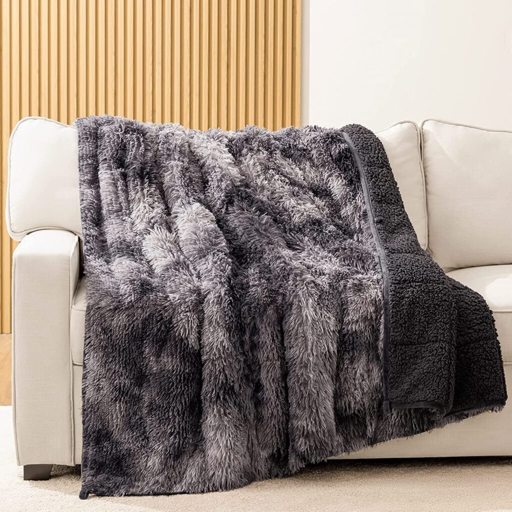 What are the Best Weighted Blankets?- HBlife Soft Faux Fur Sherpa Weighted Blanket