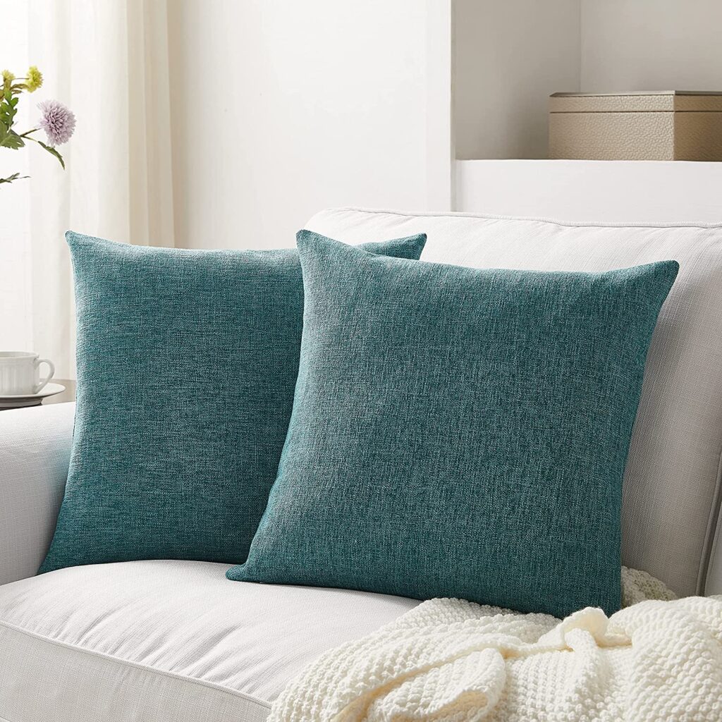 Teal Living Room Décor Ideas - Teal Pillows