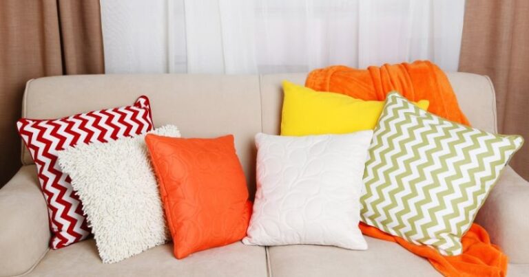 How to Arrange Throw Pillows on a Couch